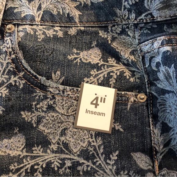 TIME and TRU Printed Denim Shorts With Pockets Size 14 Womens 5 Pockets New - Picture 10 of 11